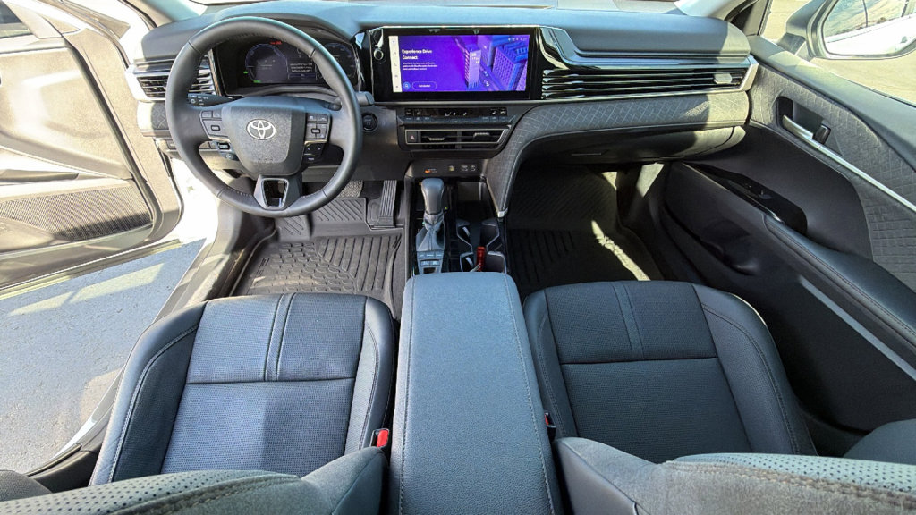 Used 2025 Toyota Camry XLE image 26