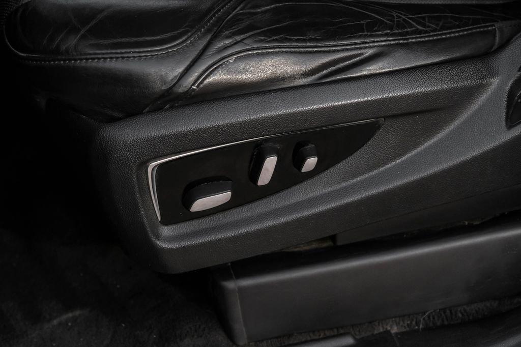 Used 2015 Cadillac Escalade Luxury image 33