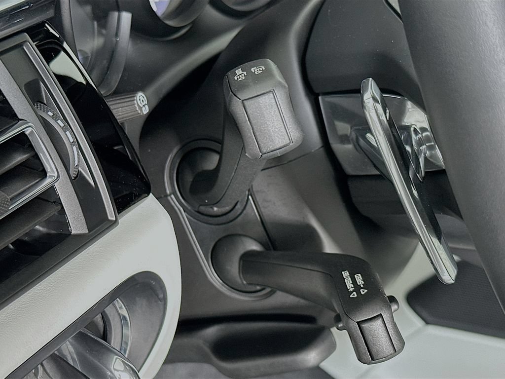 New 2025 Porsche Macan AWD/4WD image 11