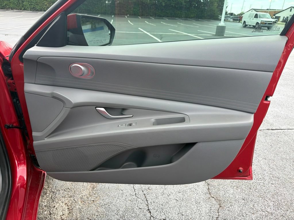 Used 2023 Hyundai Elantra SE FWD image 24