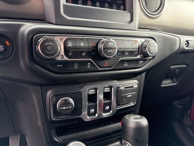 Used 2022 Jeep Wrangler Willys AWD/4WD image 24