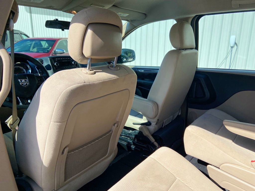 Used 2013 Dodge Grand Caravan American Value Package FWD image 17