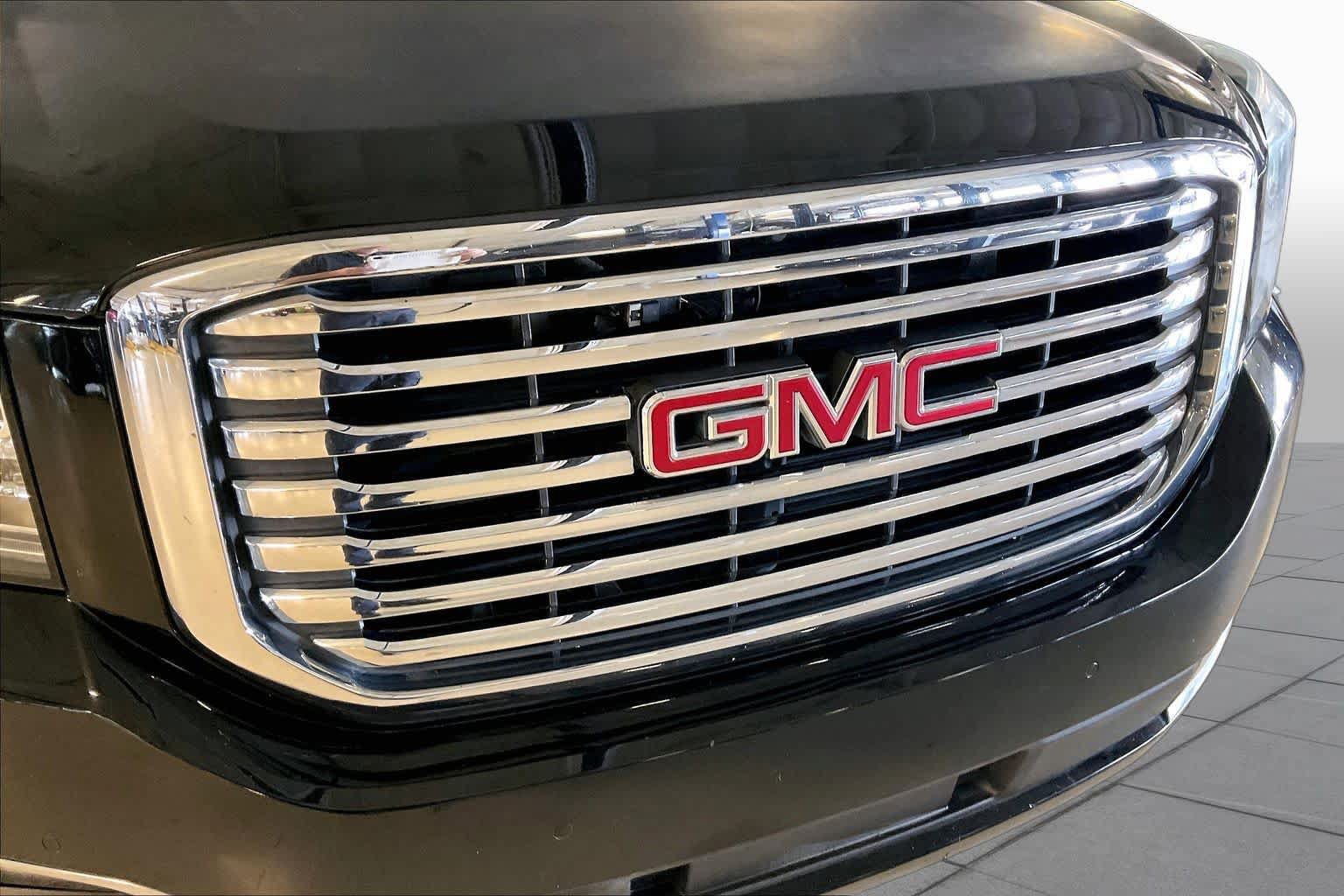 Used 2018 GMC Yukon SLT w/ Premium Edition AWD/4WD image 30