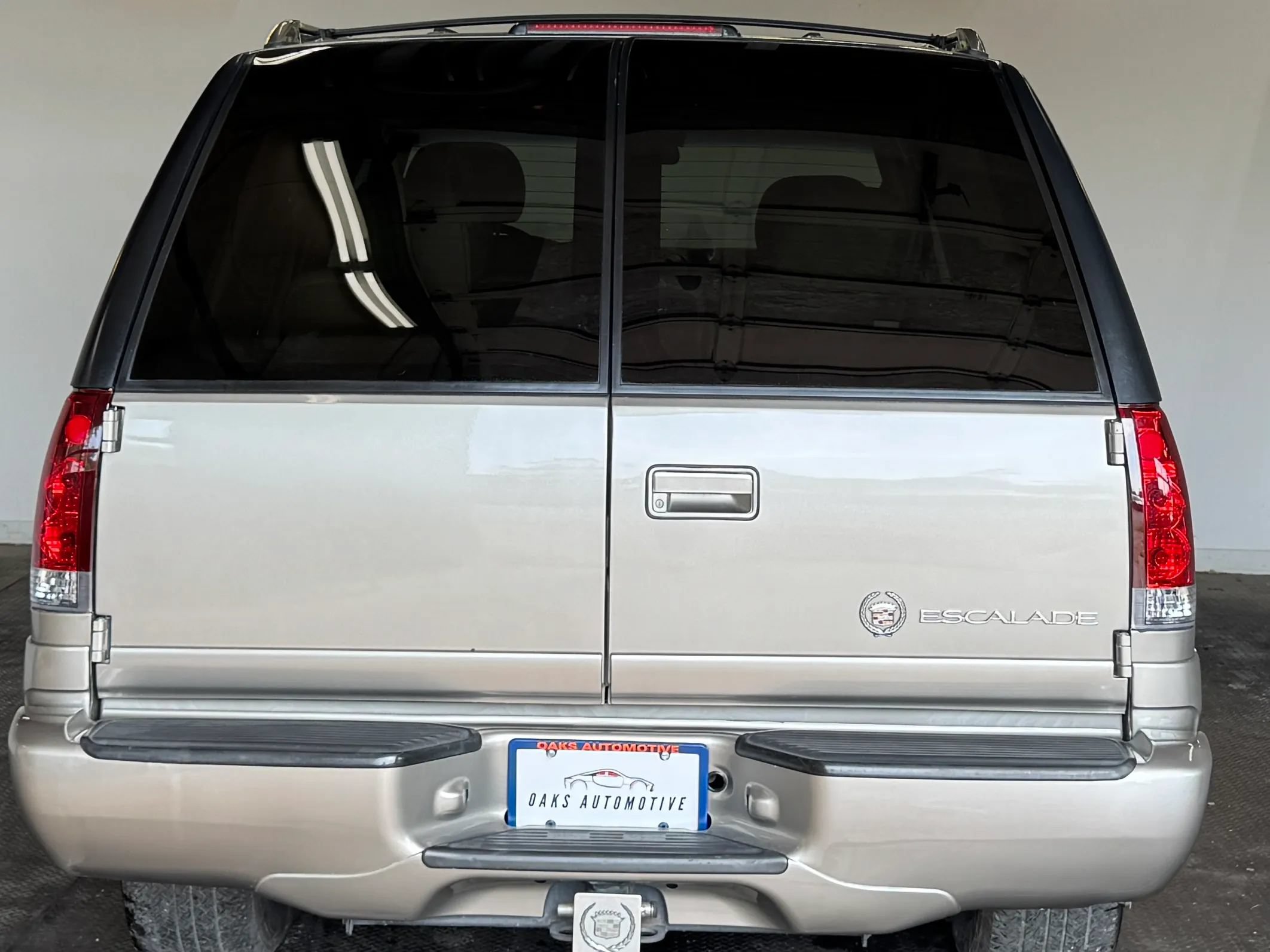 Used 2000 Cadillac Escalade 4WD image 6