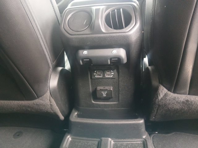 Used 2023 Jeep Wrangler Unlimited Sahara AWD/4WD image 16