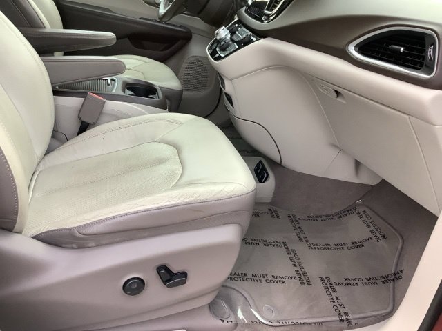 Used 2018 Chrysler Pacifica Touring-L Plus FWD image 23