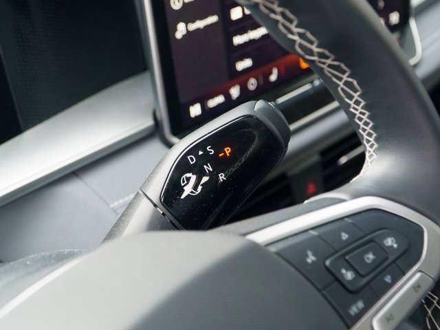 Used 2025 Volkswagen Tiguan SE w/ Panoramic Sunroof Package image 27