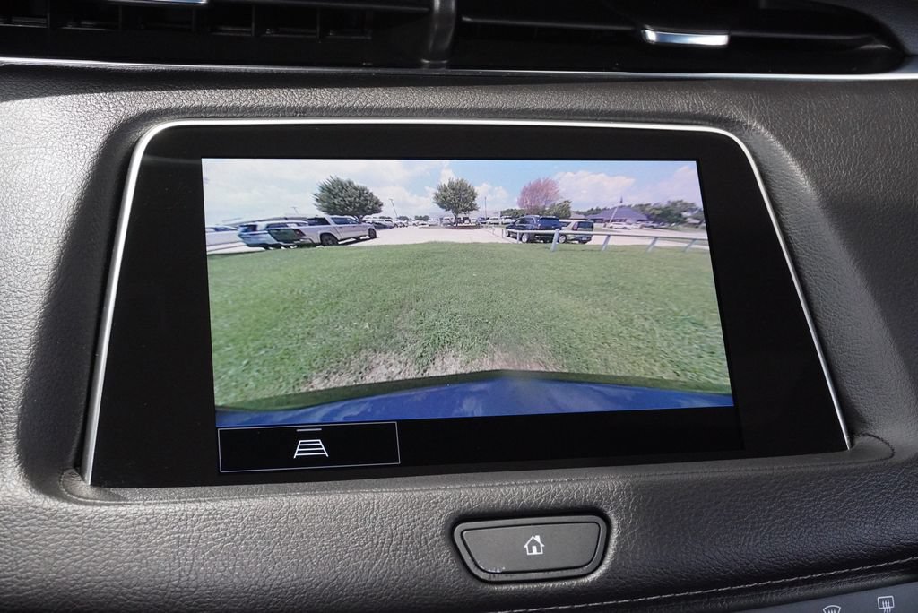 Used 2023 Cadillac XT4 Luxury w/ Cold Weather Package FWD image 12
