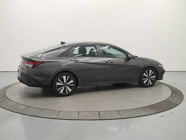 Used 2024 Hyundai Elantra SEL FWD image 8
