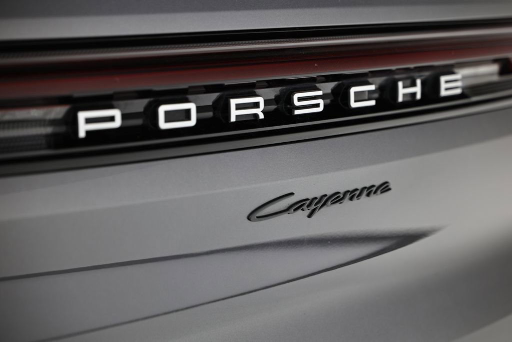 Certified 2025 Porsche Cayenne AWD/4WD image 14