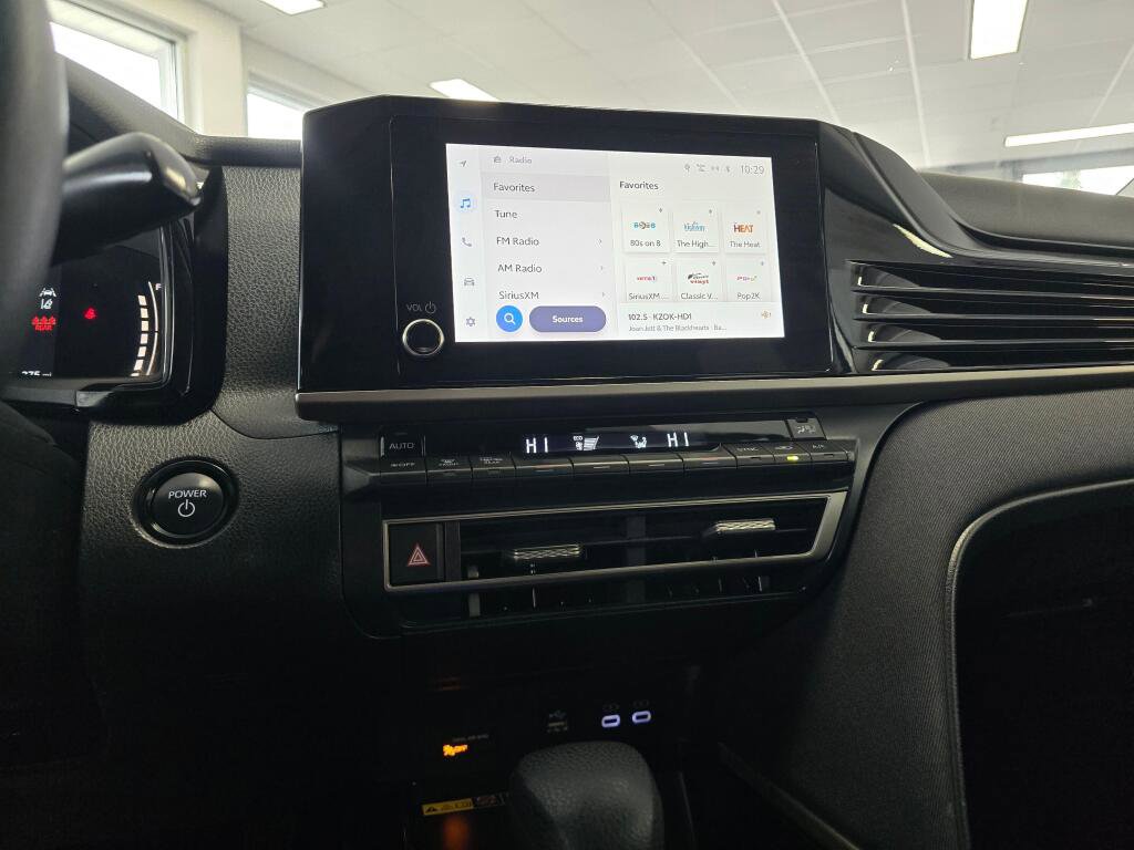 Used 2025 Toyota Camry LE FWD image 28