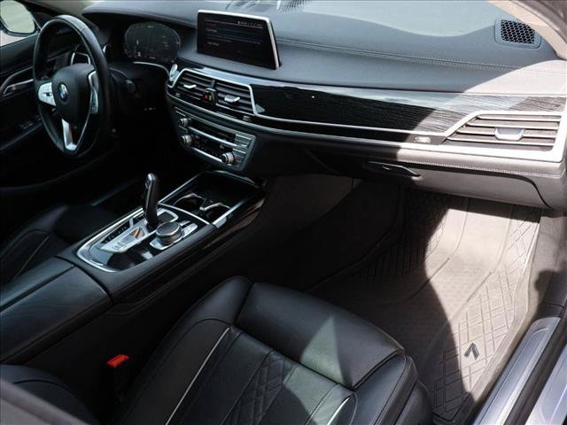 Used 2020 BMW 745e xDrive AWD/4WD image 30