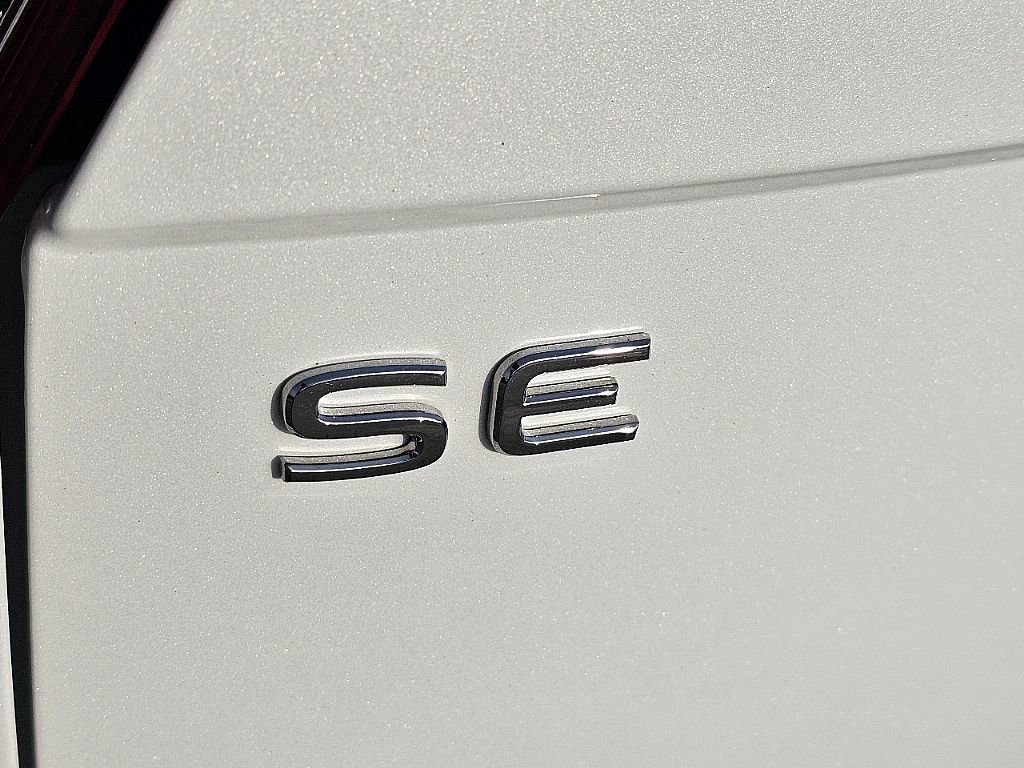 Used 2024 Volkswagen Tiguan SE R-Line image 14