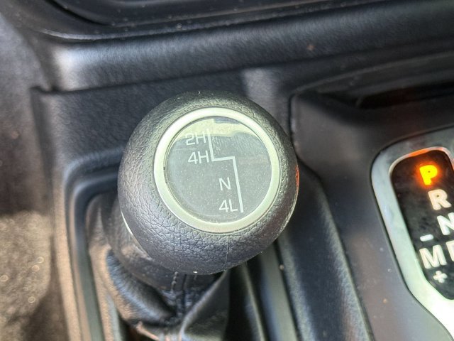 Used 2023 Jeep Gladiator Sport AWD/4WD image 22