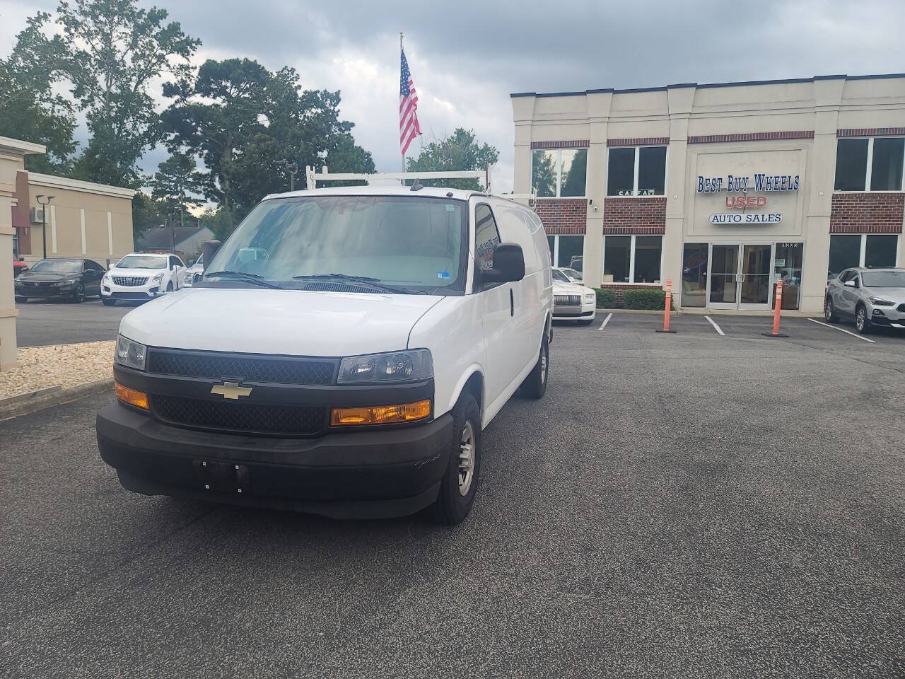 Used 2018 Chevrolet Express 2500 RWD image 3