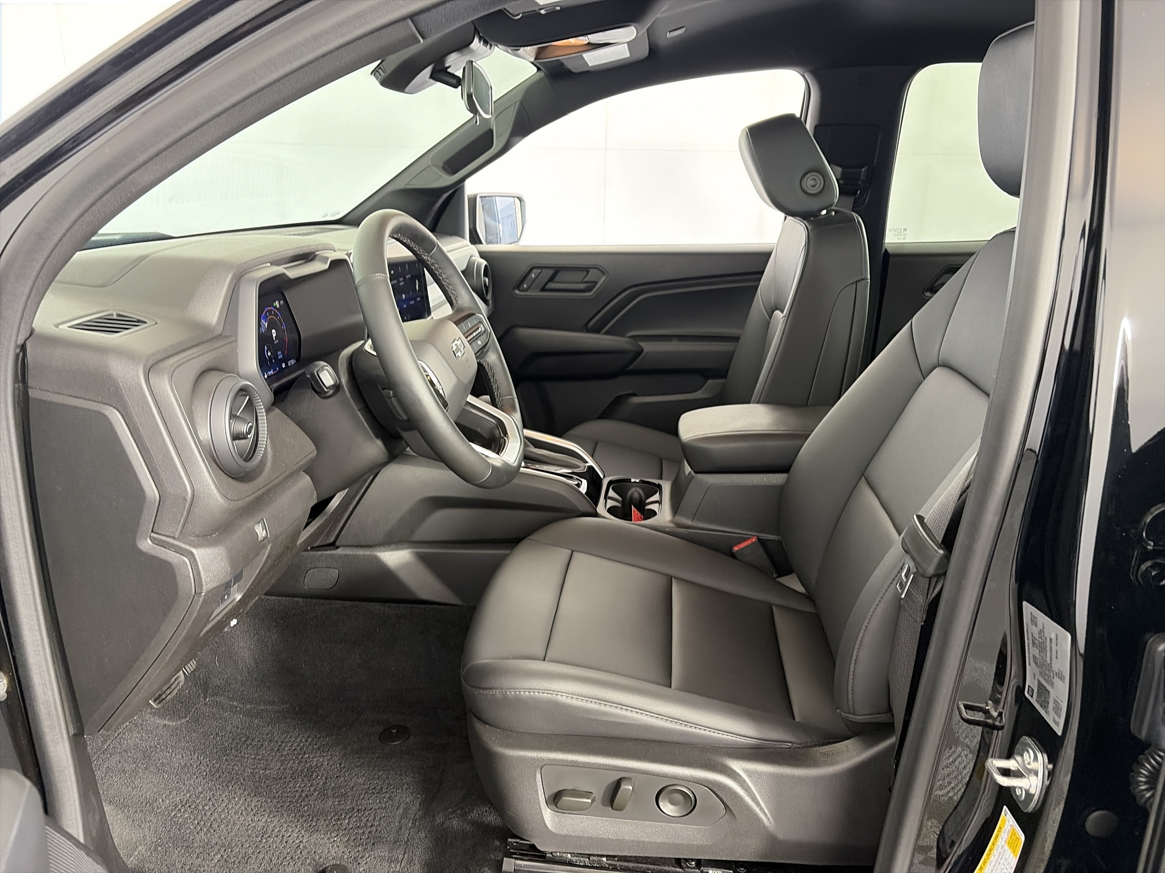 Certified 2025 Chevrolet Colorado Trail Boss AWD/4WD image 6