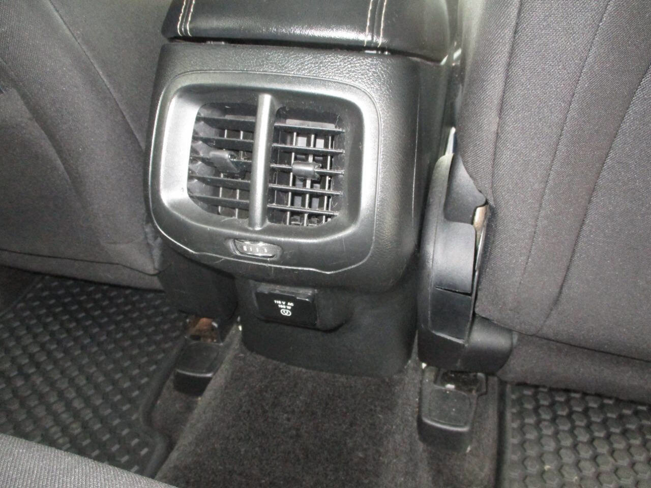 Used 2016 Jeep Cherokee Latitude w/ Cold Weather Group image 14