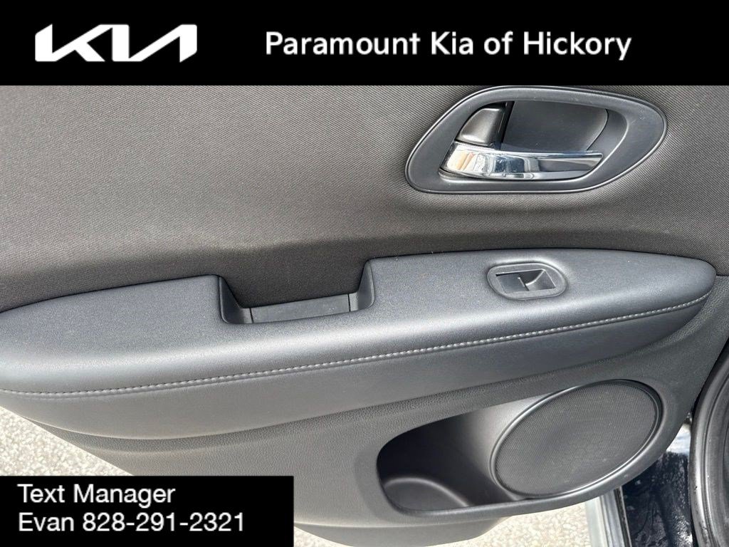 Used 2017 Honda HR-V LX image 12