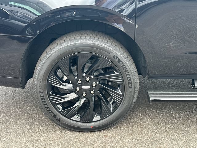 New 2026 Lincoln Navigator L Reserve w/ Jet Appearance Package AWD/4WD image 17