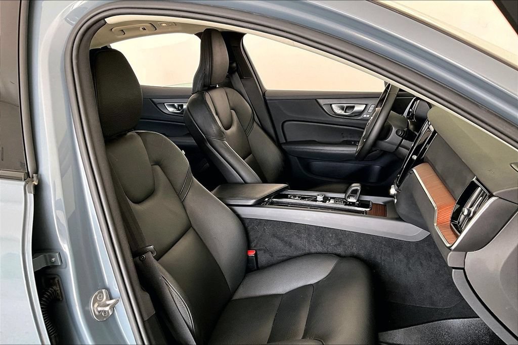 Used 2024 Volvo S60 B5 Plus AWD/4WD image 9