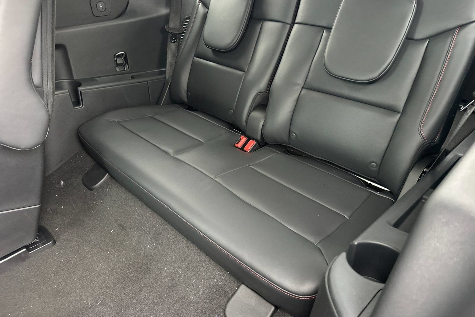 New 2025 Ford Explorer ST-Line w/ Premium Package RWD image 19