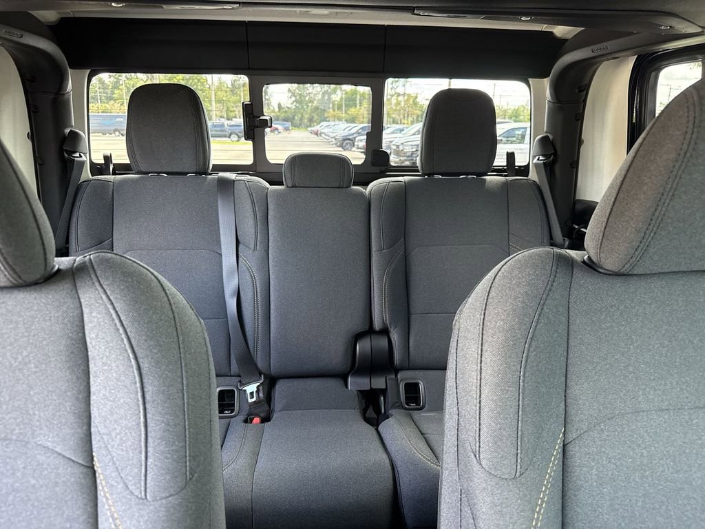 New 2025 Jeep Gladiator Sport image 30