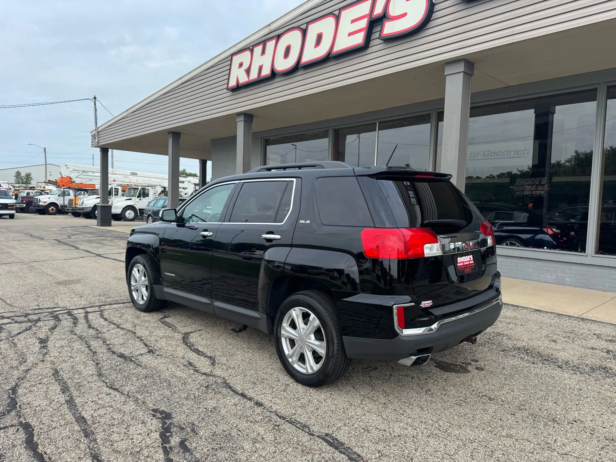 Used 2017 GMC Terrain SLE w/ Chrome Edition image 3