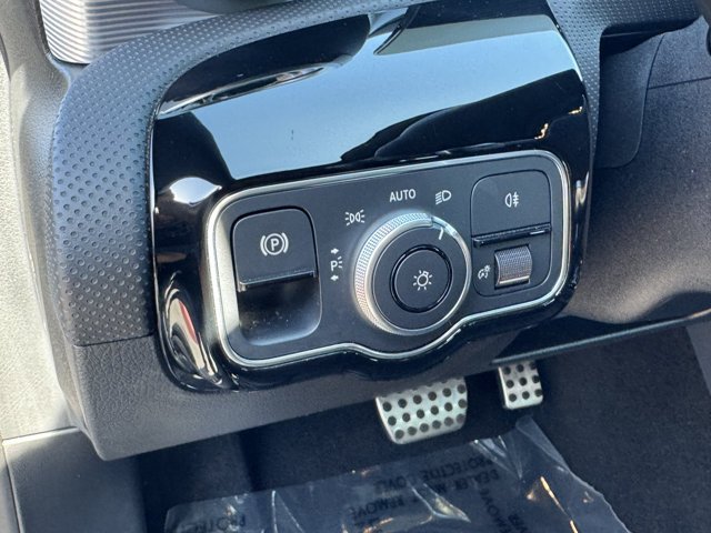 Used 2022 Mercedes-Benz CLA 250 image 18