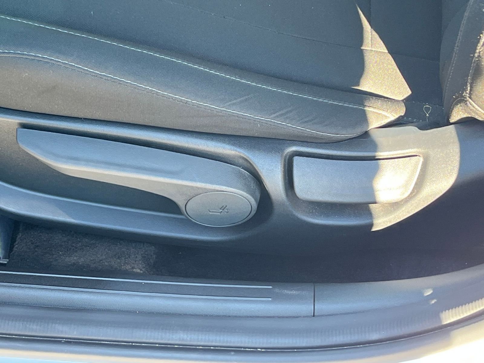 Used 2025 Hyundai Elantra SEL image 23