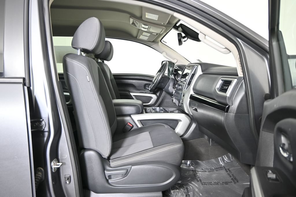Used 2021 Nissan Titan SV w/ SV Convenience Package AWD/4WD image 14