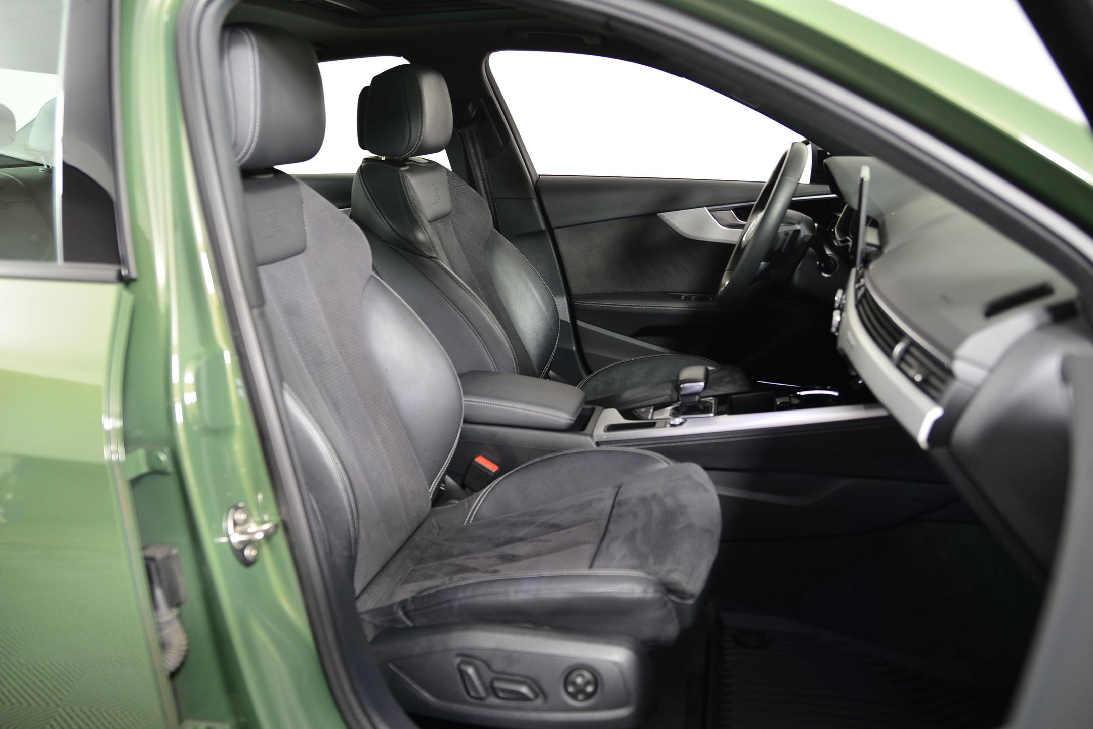 Used 2023 Audi A4 2.0T Premium Plus w/ Premium Plus Package image 18