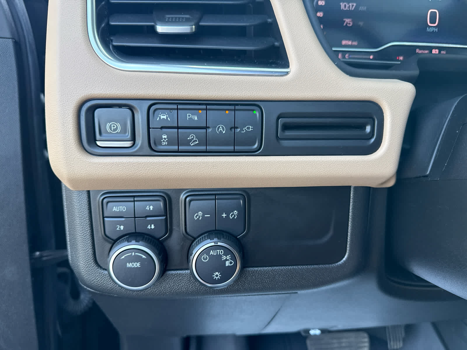 Used 2022 Chevrolet Suburban Premier AWD/4WD image 16