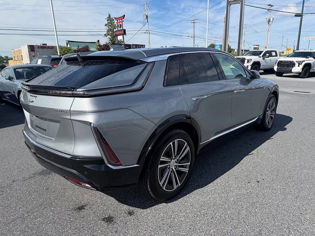 Used 2024 Cadillac Lyriq Luxury w/ LPO, Floor Liner Package AWD/4WD image 3