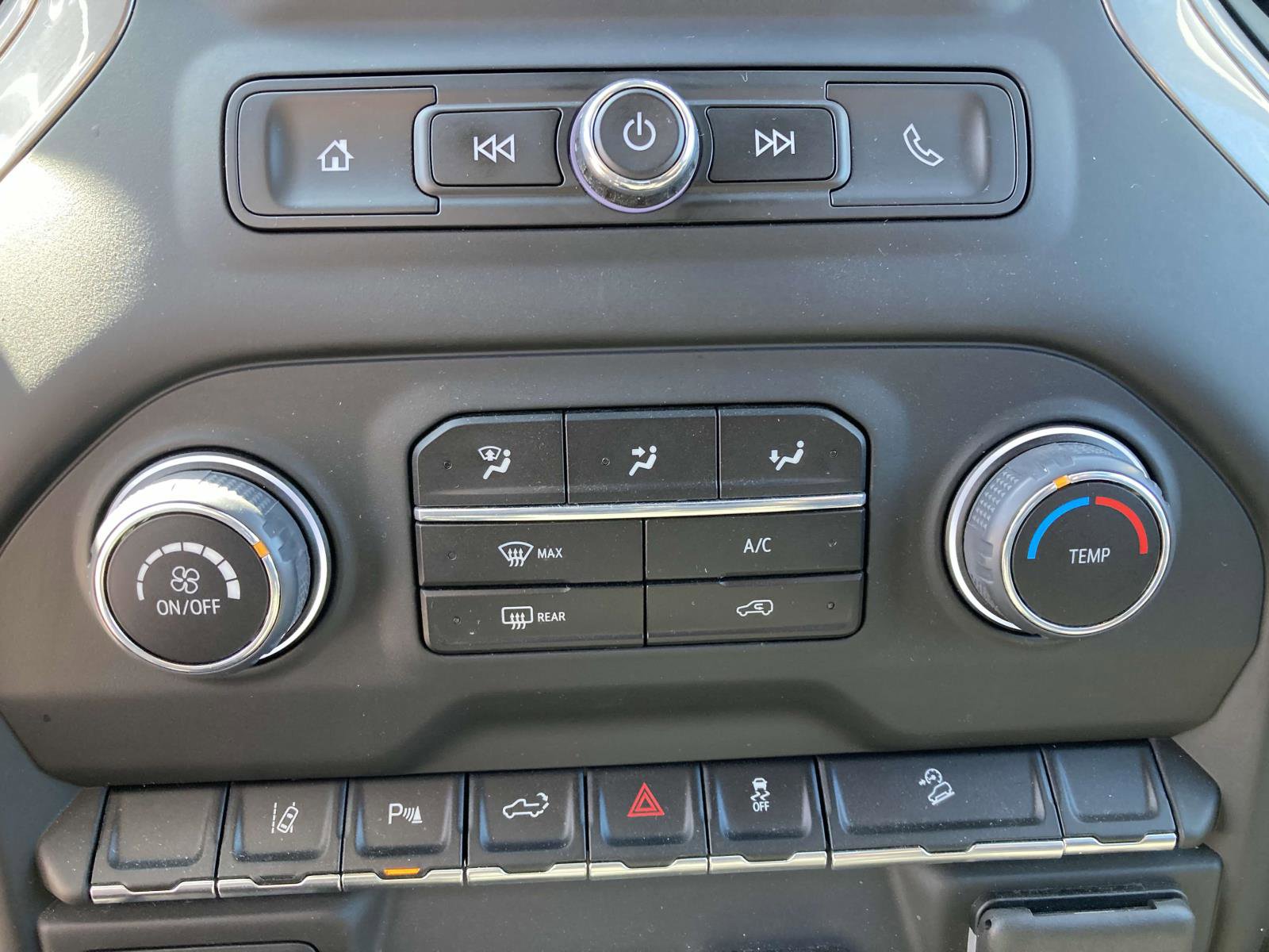 Used 2024 Chevrolet Silverado 2500 Custom w/ Custom Convenience Package image 14