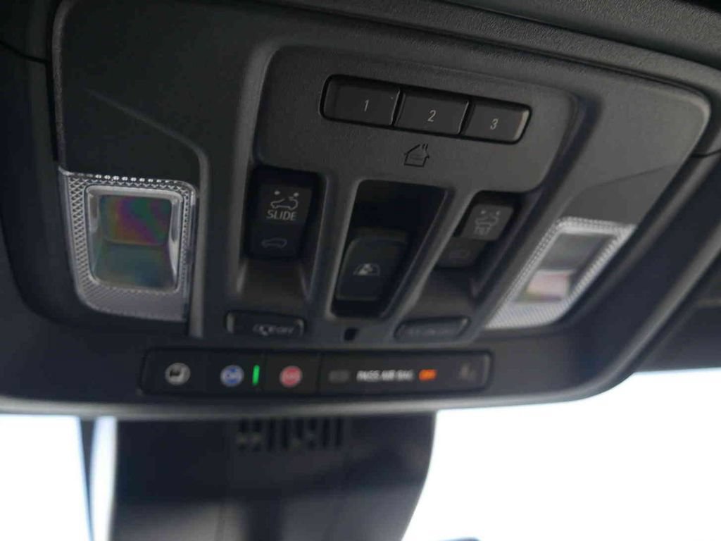 Used 2025 GMC Sierra 1500 AT4 w/ AT4 Premium Package AWD/4WD image 41