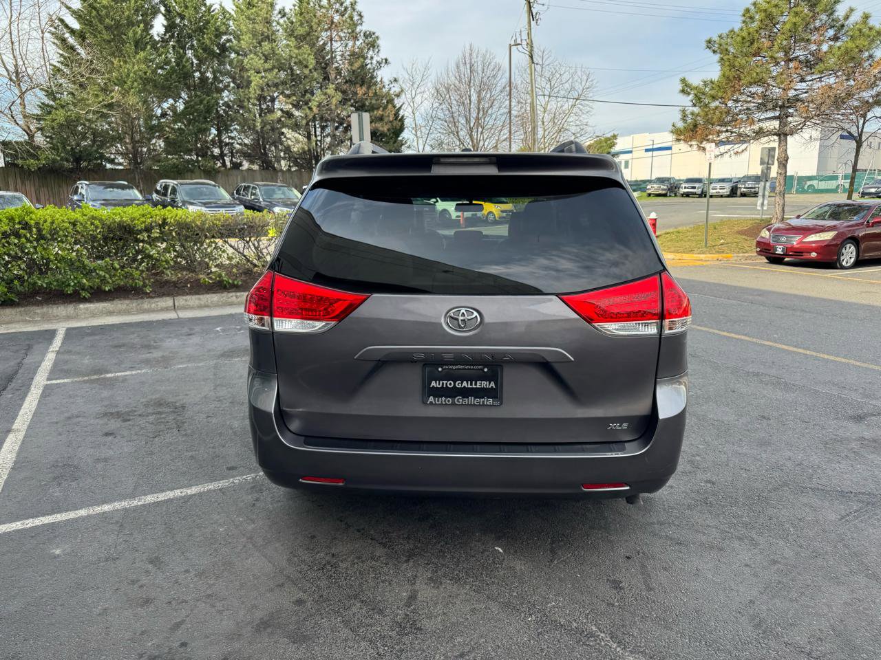 Used 2011 Toyota Sienna XLE image 6