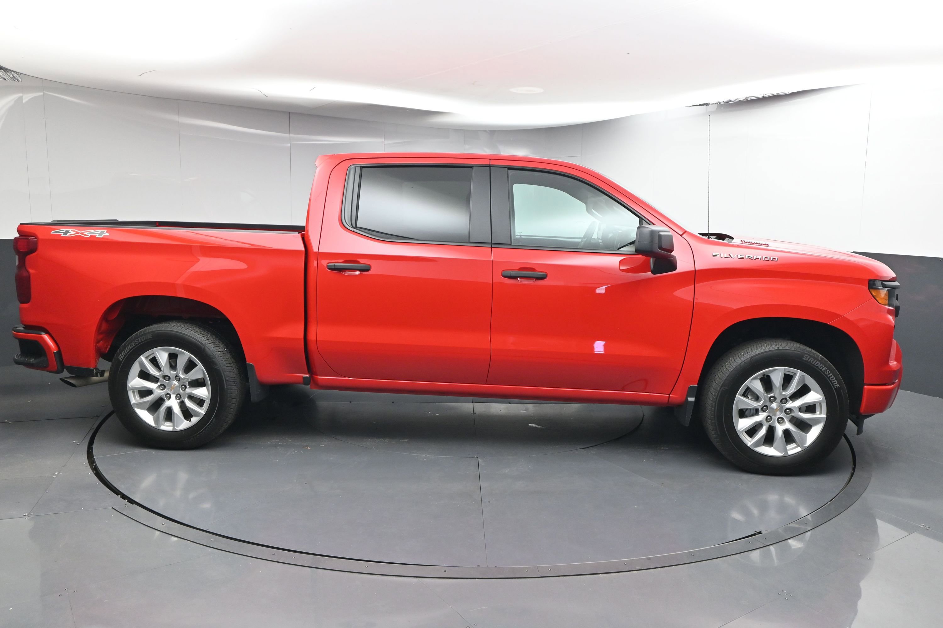 Used 2025 Chevrolet Silverado 1500 Custom image 9