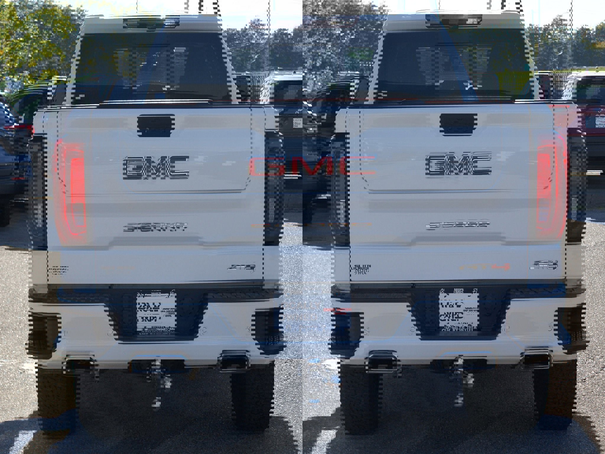 Used 2021 GMC Sierra 1500 AT4 w/ AT4 Premium Package image 3