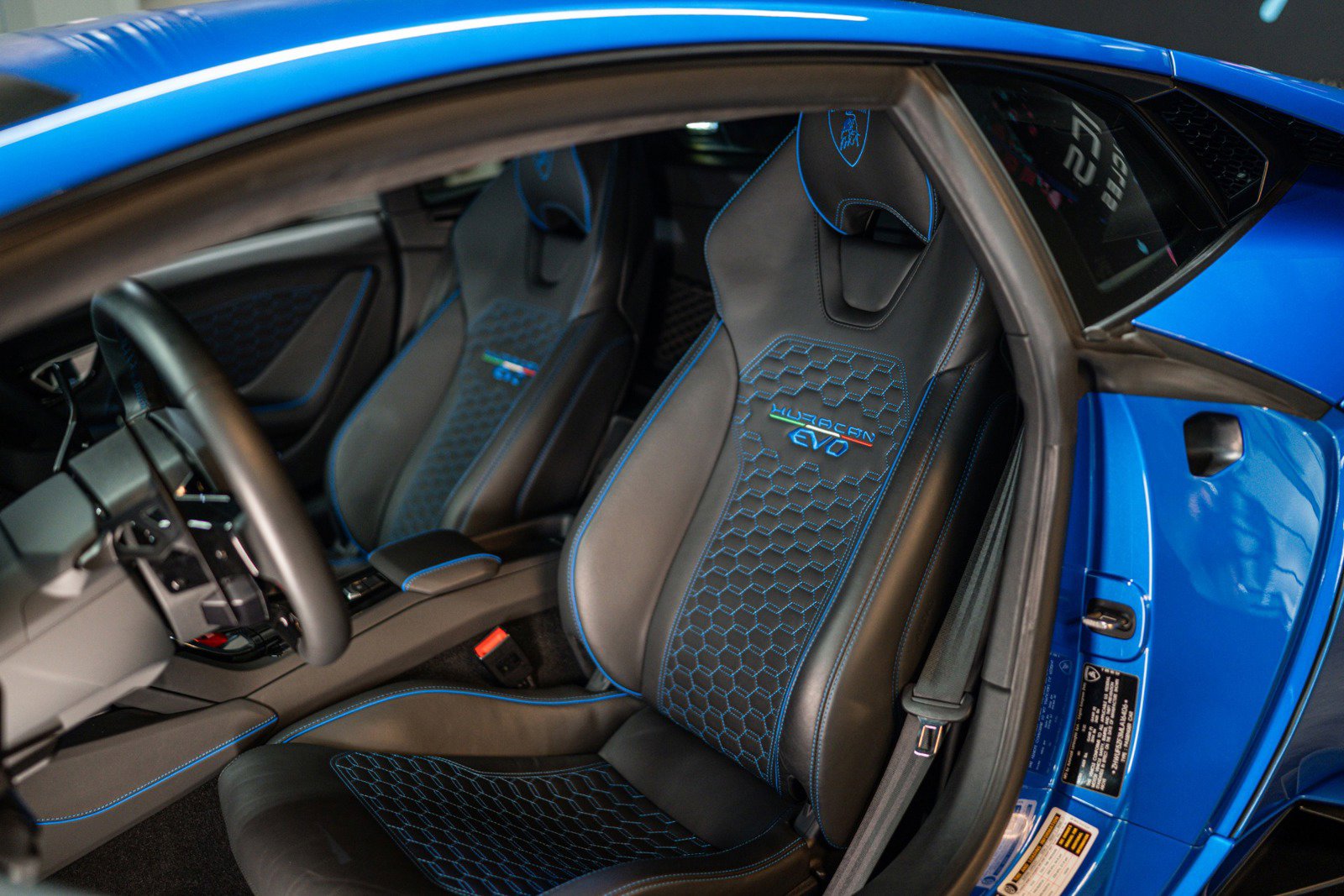 Used 2021 Lamborghini Huracan EVO image 6