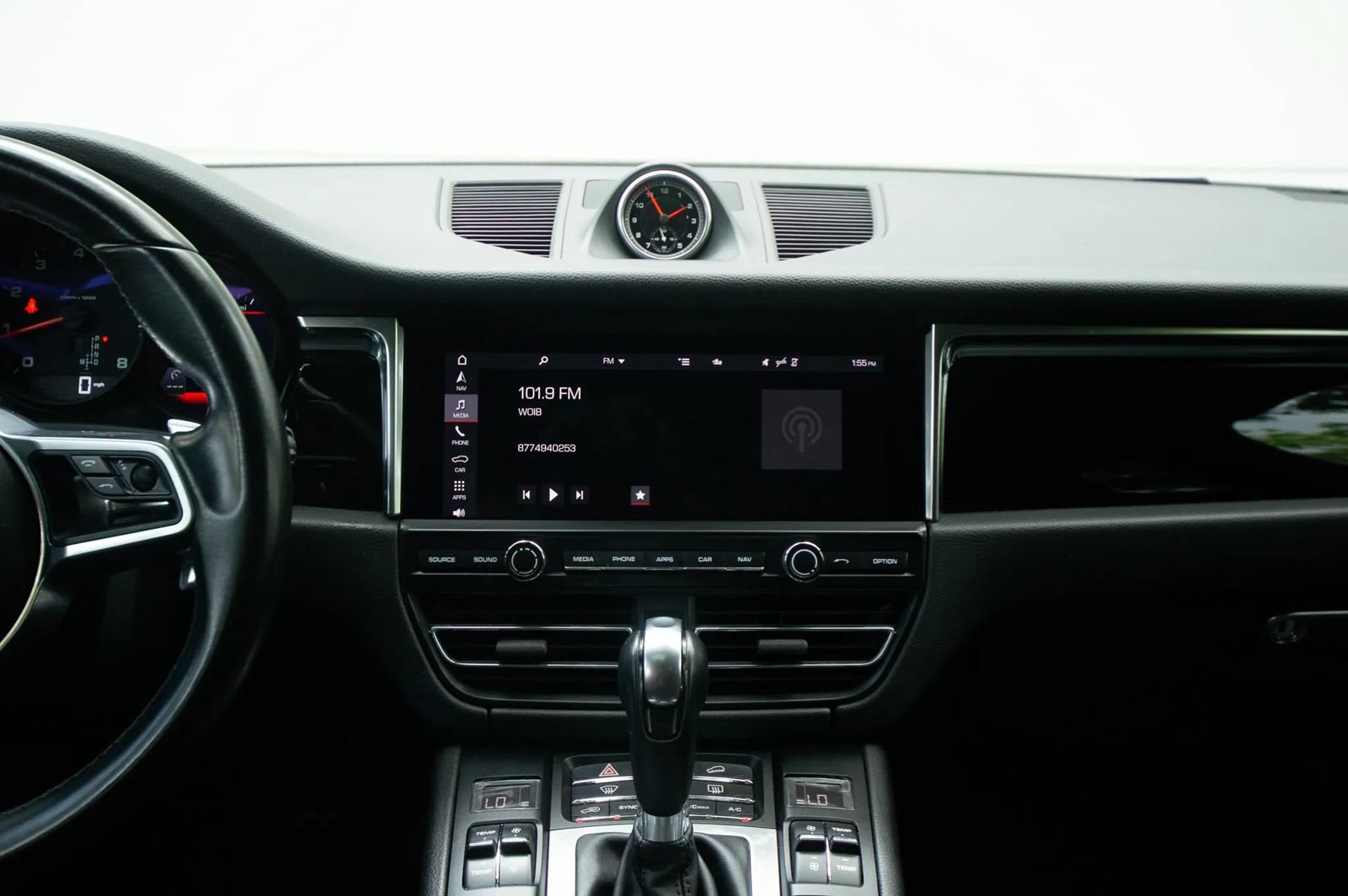 Used 2021 Porsche Macan w/ Premium Package Plus AWD/4WD image 37