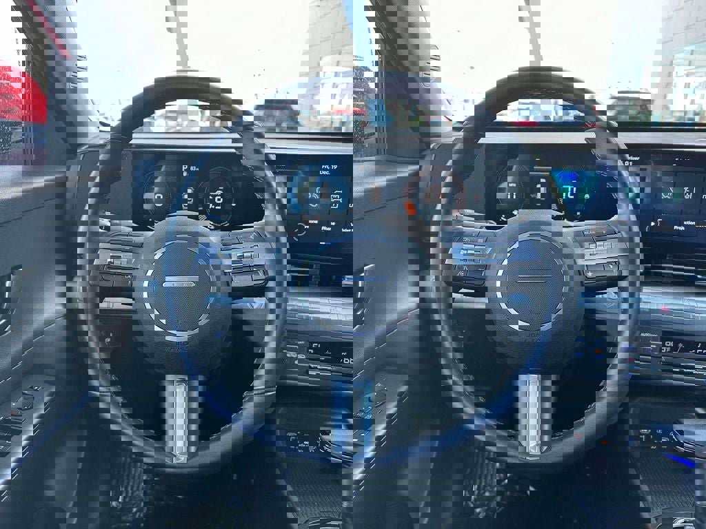 Used 2025 Hyundai Kona SEL image 14