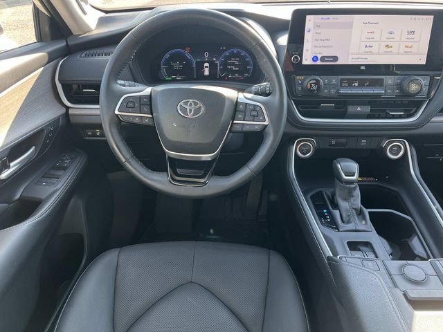 Used 2024 Toyota Grand Highlander Limited image 12