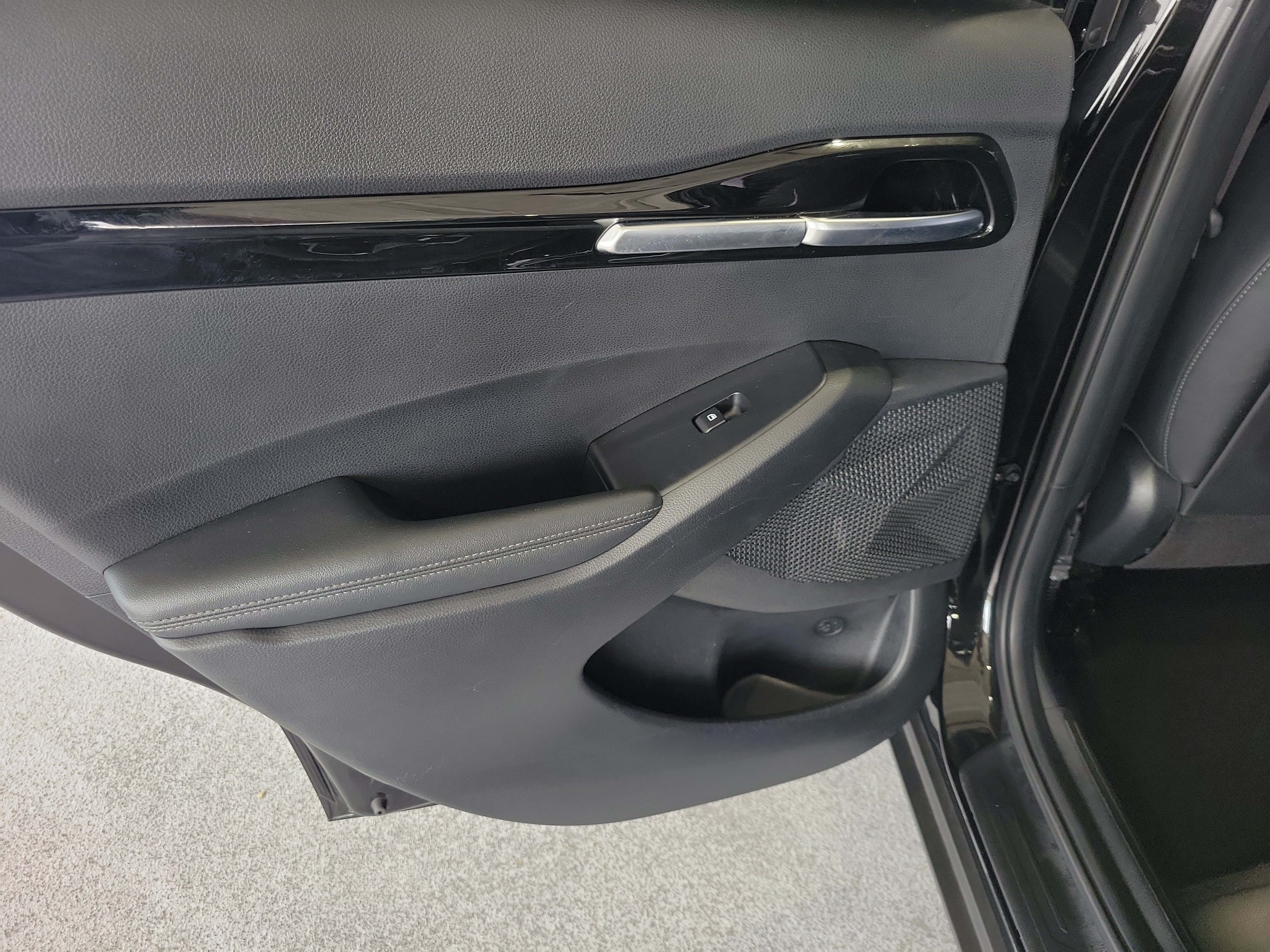 Used 2025 Kia Seltos S FWD image 12