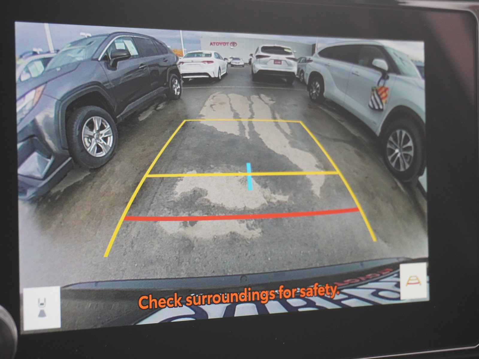 Used 2025 Toyota RAV4 XLE image 27