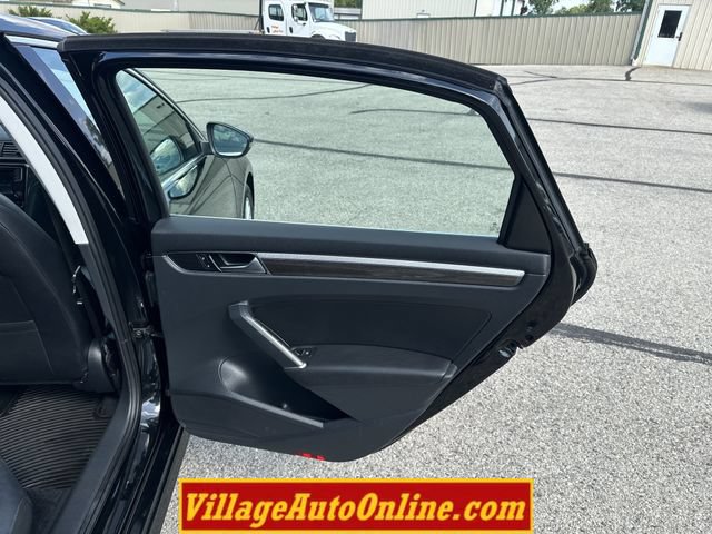 Used 2016 Volkswagen Passat 1.8T SE w/ Lighting Package (P06) FWD image 35