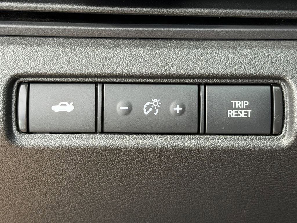 Used 2025 Nissan Altima 2.5 SV FWD image 24