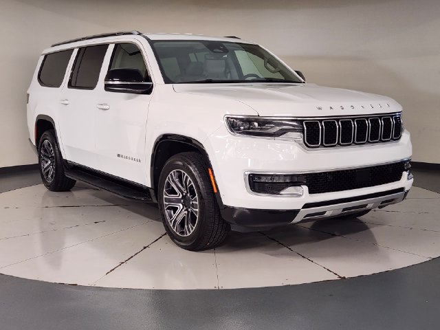 Used 2024 Jeep Wagoneer L Series II w/ Flexible Seating Group RWD image 7