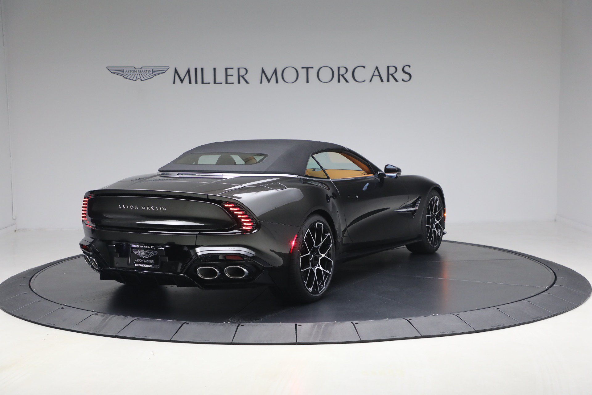 New 2026 Aston Martin Vanquish Convertible RWD image 19