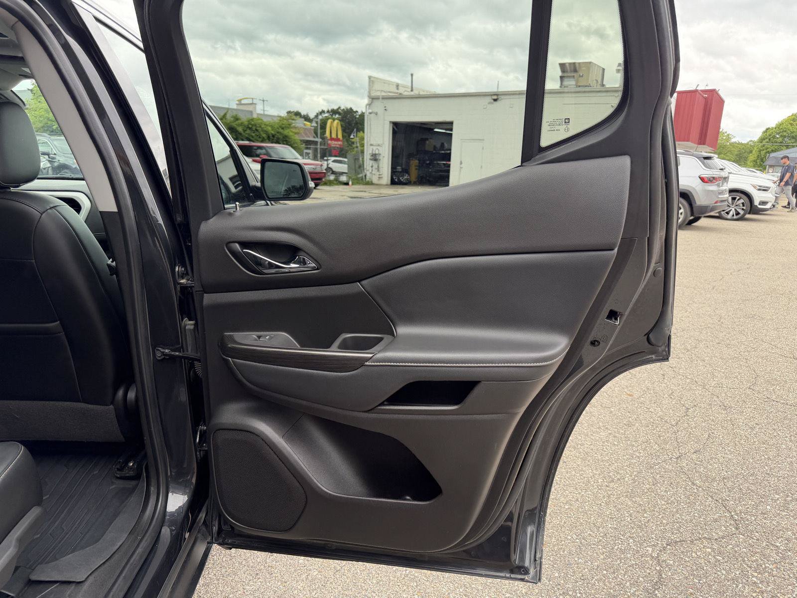 Used 2020 GMC Acadia SLT w/ LPO, Floor Liner Package AWD/4WD image 26