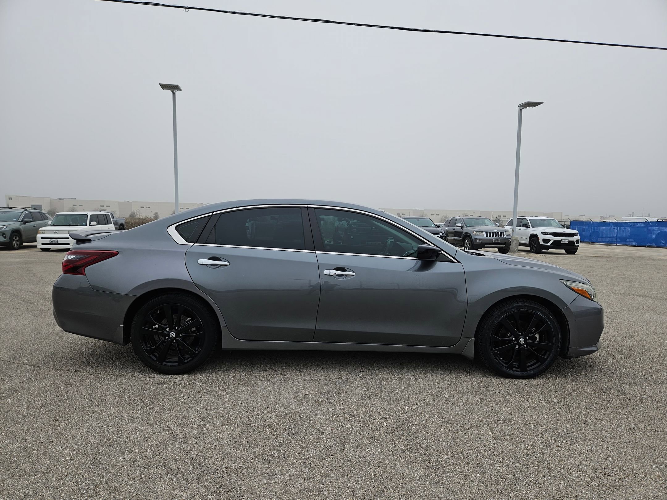 Used 2017 Nissan Altima 2.5 SR w/ Midnight Edition Package image 2
